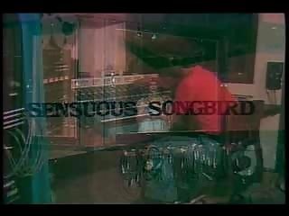 Buttersidedown - swedisherotica - sinnlig songbird 18 år gammal stora bröst
